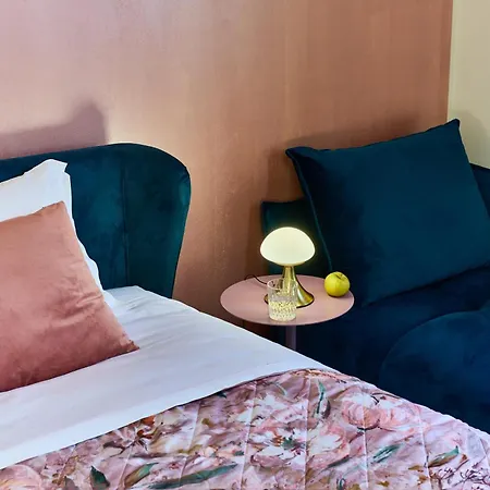Glam Time Guest house *